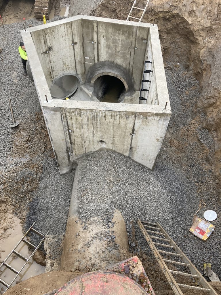 Führung an der Baustelle Aldinger Straße zur Thematik ‚Abwasser‘
